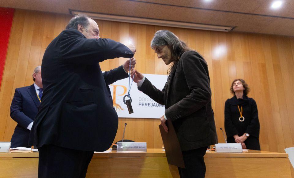 La UVic-UCC ha investido doctor 'honoris causa' Perejaume por su compromiso con la tierra, la lengua y la cultura catalana